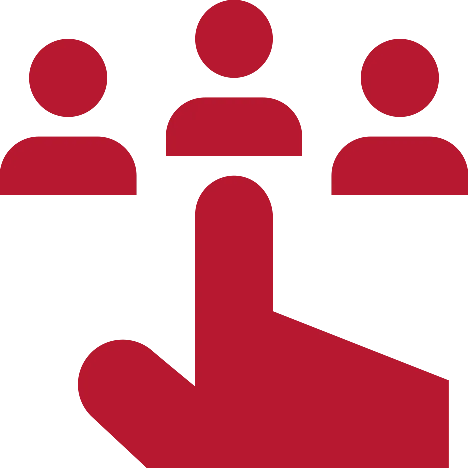 Kapazitäts- & Produktionsplanung Rotes einer Hand, die mit dem Zeigefinger auf die mittlere von drei Personen zeigt.