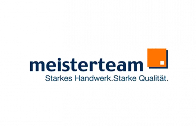 Logo von Meisterteam, Schriftzug in blauen Farben mit einem orangenen Quadrat in der rechten oberen Ecke